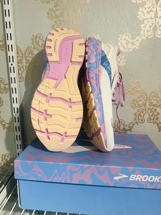 NEW IN BOX Brooks Women’s Ghost 15 Shoes - Picture 6 of 8